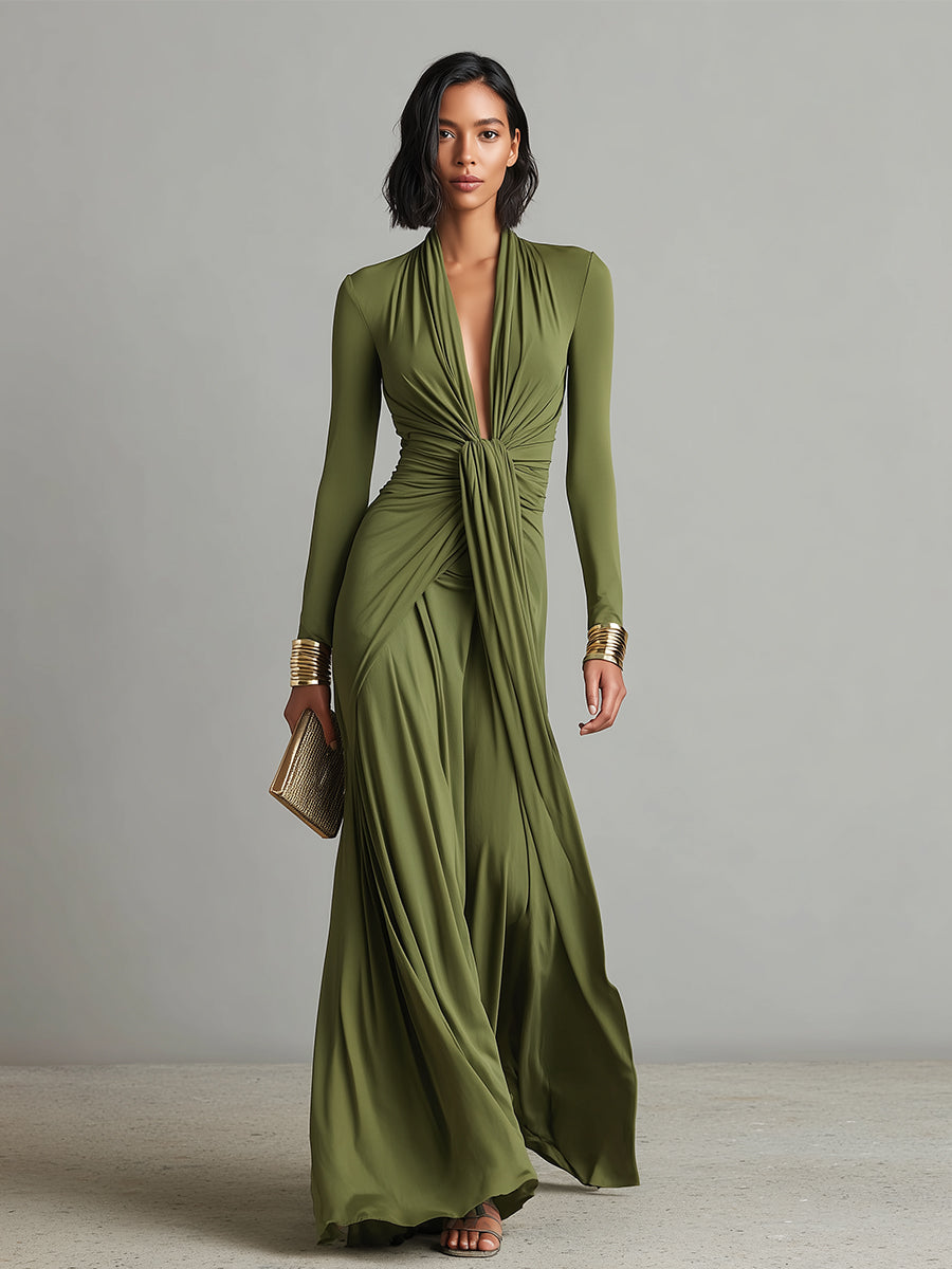 Abito lungo glamour verde oliva in seta elasticizzata con profondo scollo a V e dettagli arricciati