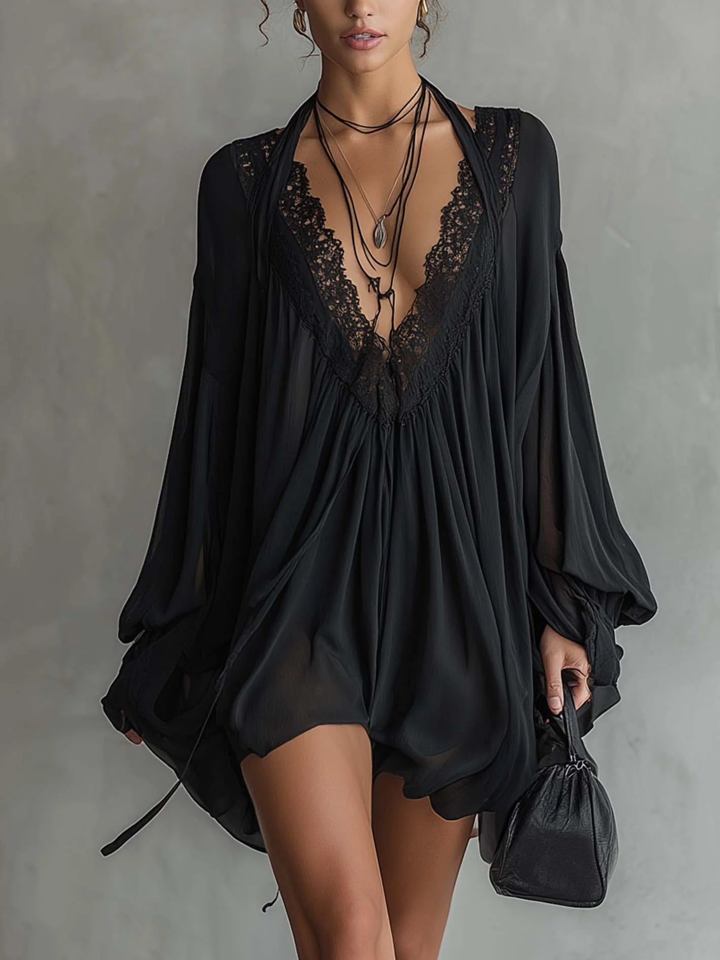 CASSANDRE | MINIABITO IN MOUSSELINE NERA, SCOLLO IN PIZZO