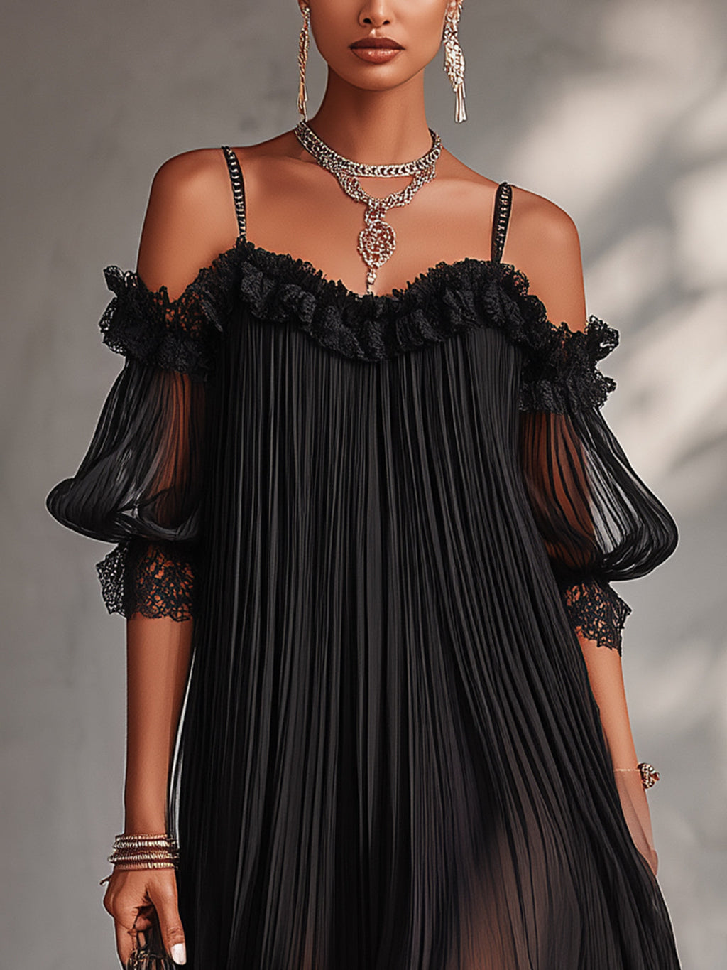 CAMILLE | VESTITO MINI IN MUSSOLA NERA CON SPALLE SCOPERTE E BORDO IN PIZZO