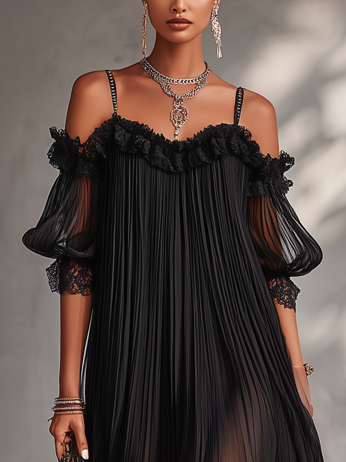 CAMILLE | VESTITO MINI IN MUSSOLA NERA CON SPALLE SCOPERTE E BORDO IN PIZZO
