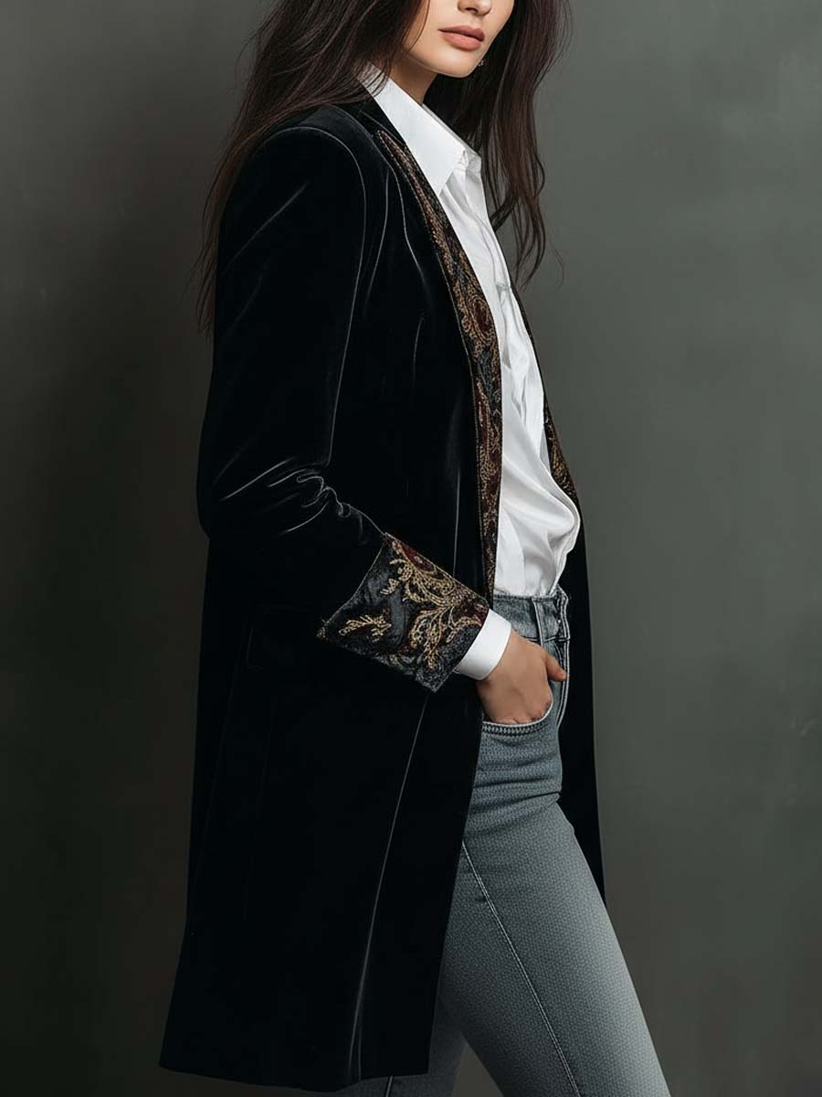 LÉONTINE | BLAZER NERO DALLA VESTIBILITÀ ADERENTE CON STAMPA BAROCCA