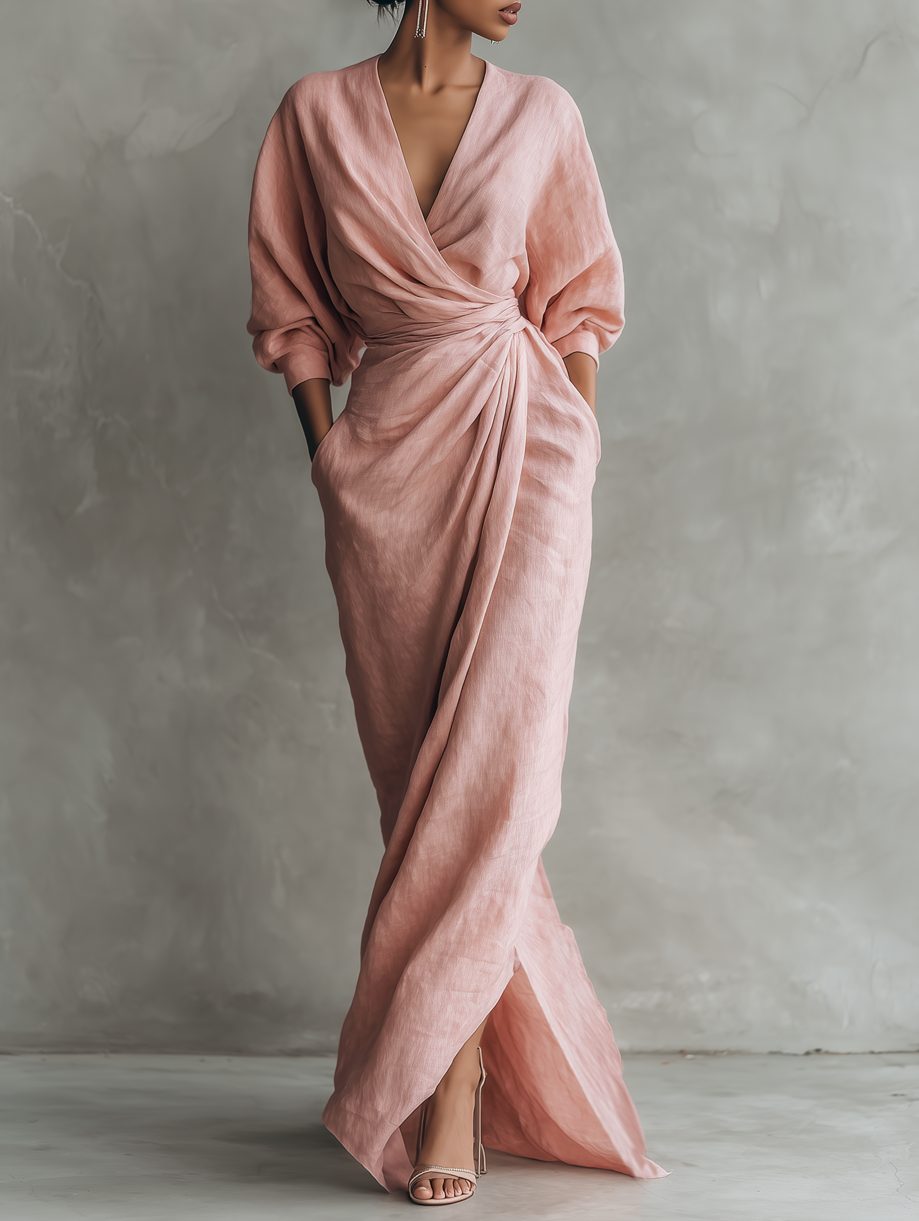 Vestito lungo minimalista con scollo a V in misto lino rosa da donna
