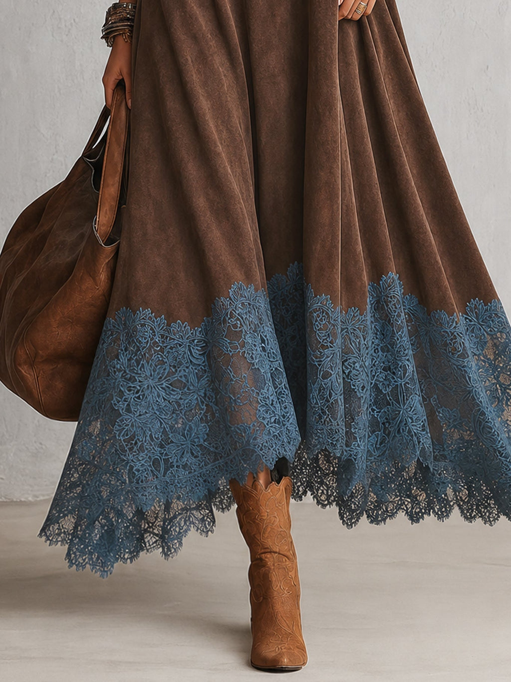 ABITO LUNGO MARRONE EFFETTO CAMOSCIO CON MANICHE LUNGHE E BORDO IN PIZZO VINTAGE