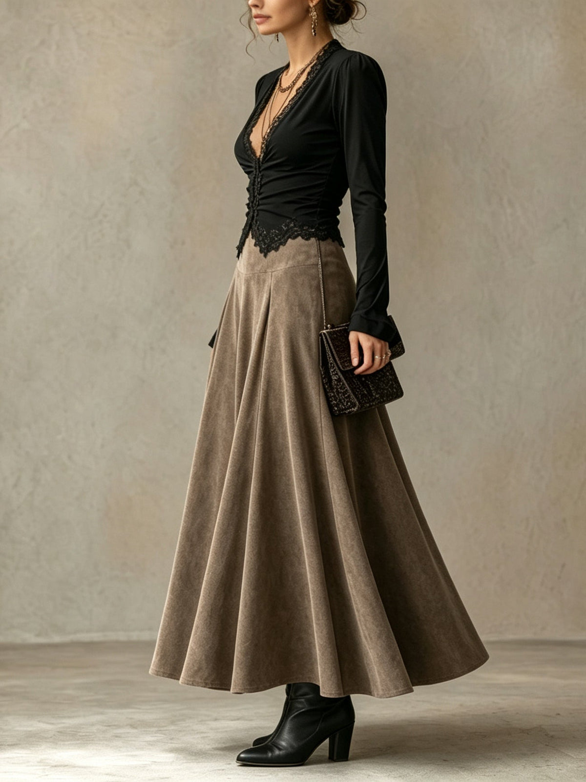 ALBANE | COMPLETO CON TOP IN PIZZO E GONNA MAXI IN SIMILCAMOSCIO, NERO E TORTORA