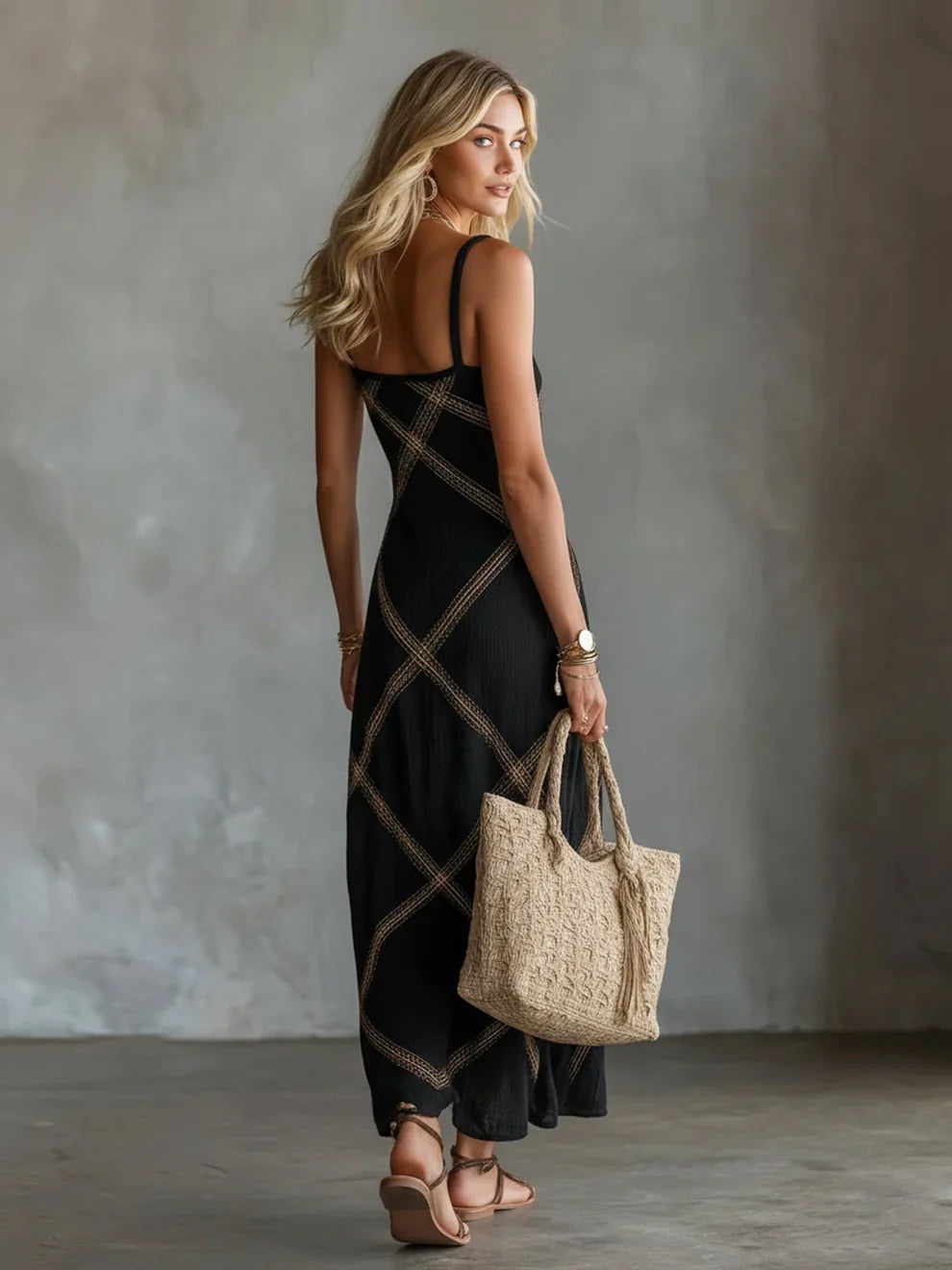 Melisa | Vestito Maxi Geometrico con Scollo Quadrato