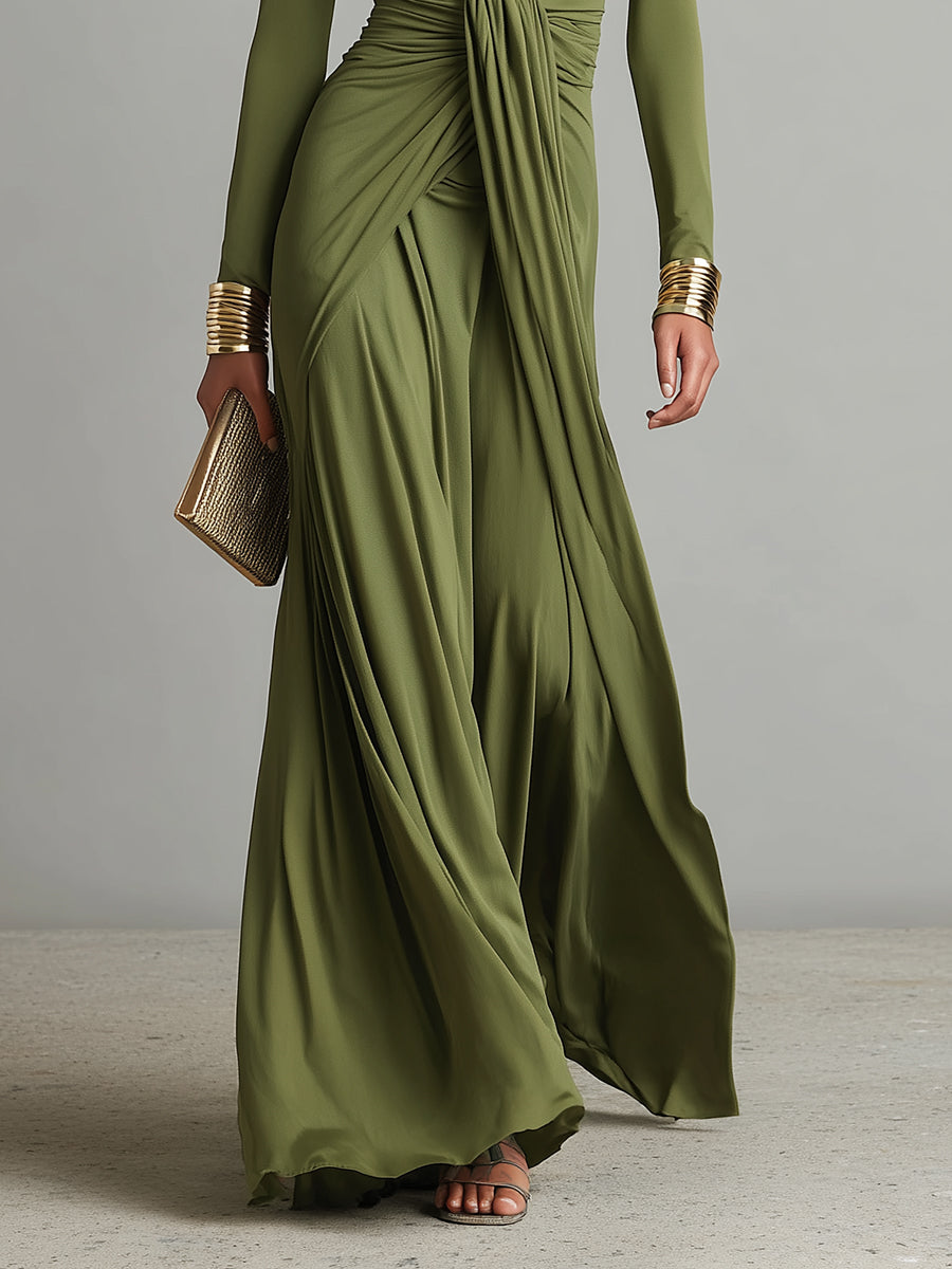 Abito lungo glamour verde oliva in seta elasticizzata con profondo scollo a V e dettagli arricciati