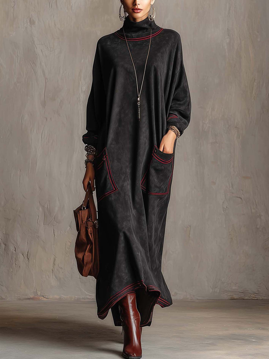 MARIELLE | ABITO MAXI IN SUÉDINE NERA CON CUCITURE A CONTRASTO ROSSE E TASCHE APPLICATE