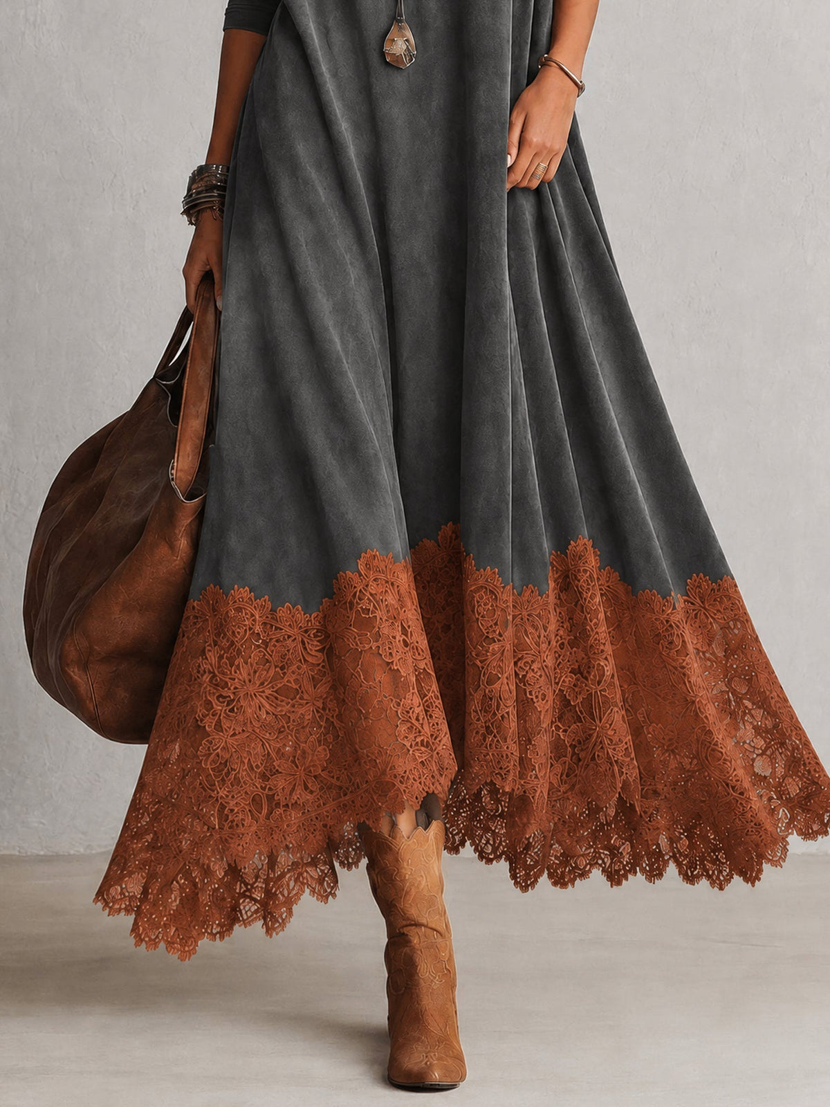 ABITO LUNGO MARRONE EFFETTO CAMOSCIO CON MANICHE LUNGHE E BORDO IN PIZZO VINTAGE