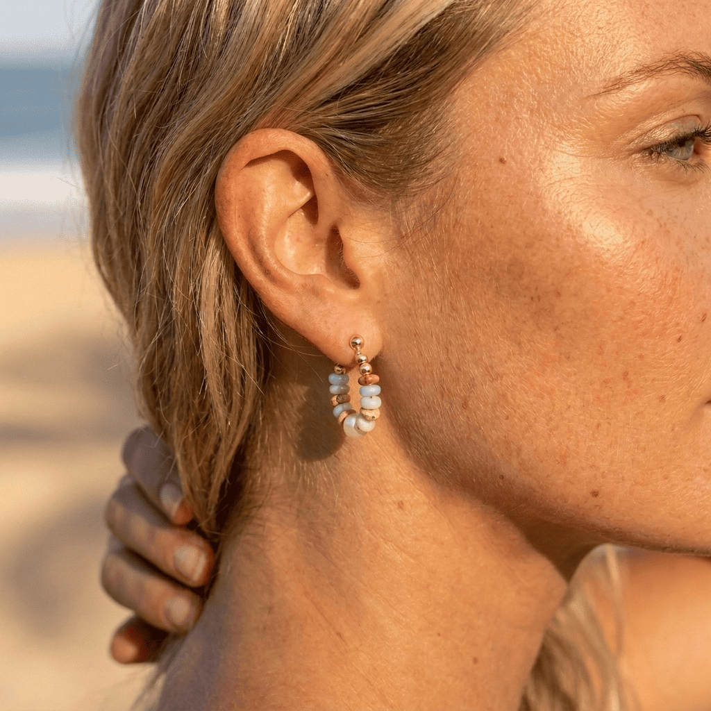 ORECCHINI A CERCHIO CON PERLINE DELLA SPIAGGIA
