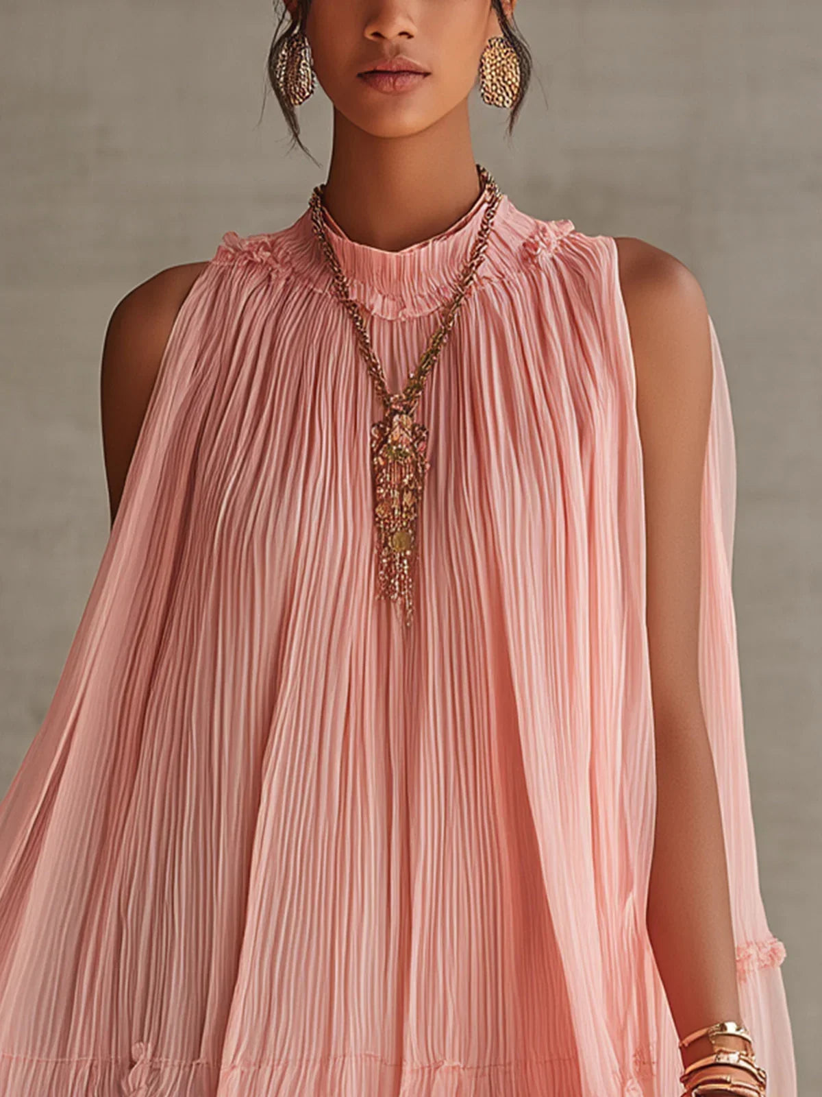 Magdalena | Vestito mini in chiffon rosa a righe con scollo a halter
