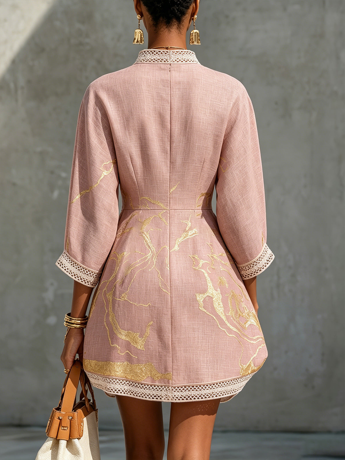 AURORE | VESTITO MINI CON SCOLLO A V, STAMPA ORO ROSA