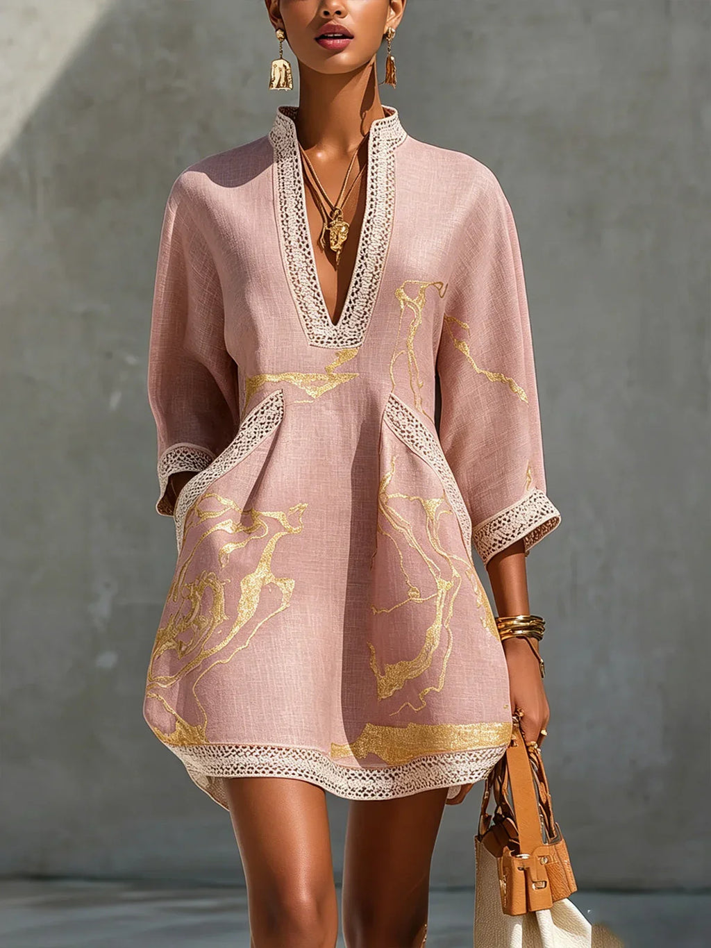 Calista | Vestito mini rosa in pizzo con scollo a V