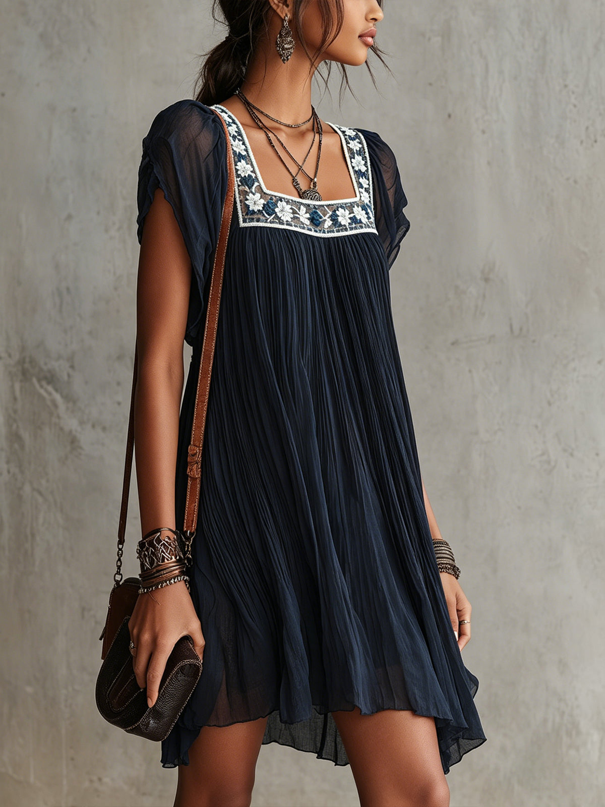 APOLLINE | VESTITO MINI PLISSETTATO IN MUSSOLA CON RICAMI FLOREALI BLU NAVY