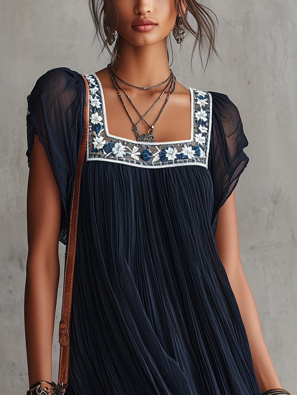 APOLLINE | VESTITO MINI PLISSETTATO IN MUSSOLA CON RICAMI FLOREALI BLU NAVY