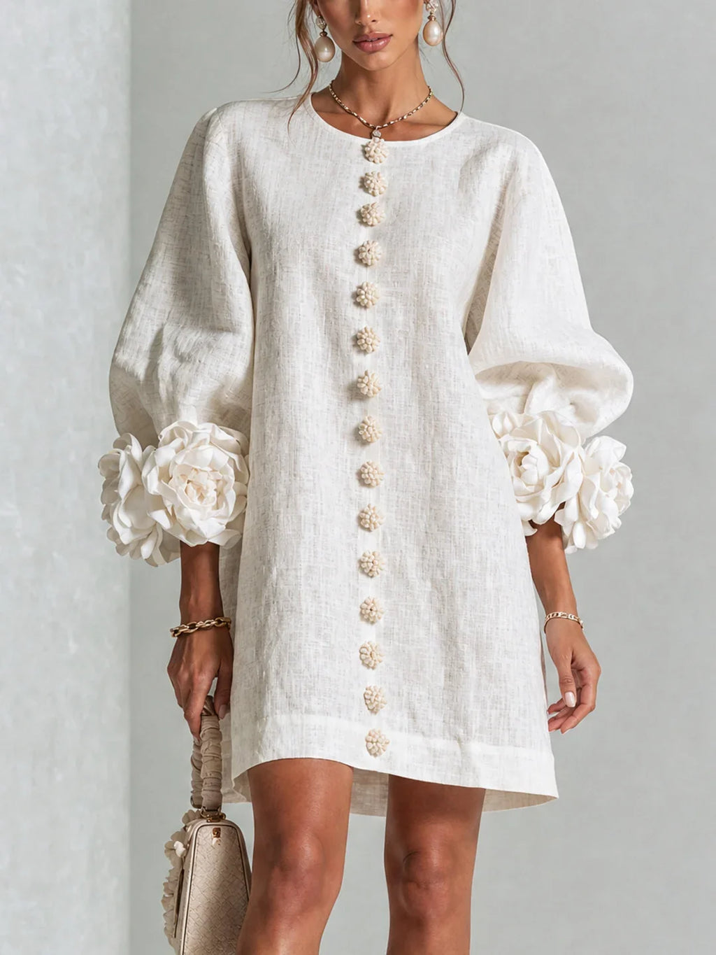 Elvira | Vestito Mini Bianco con Bottoni Floreali e Maniche Floreali