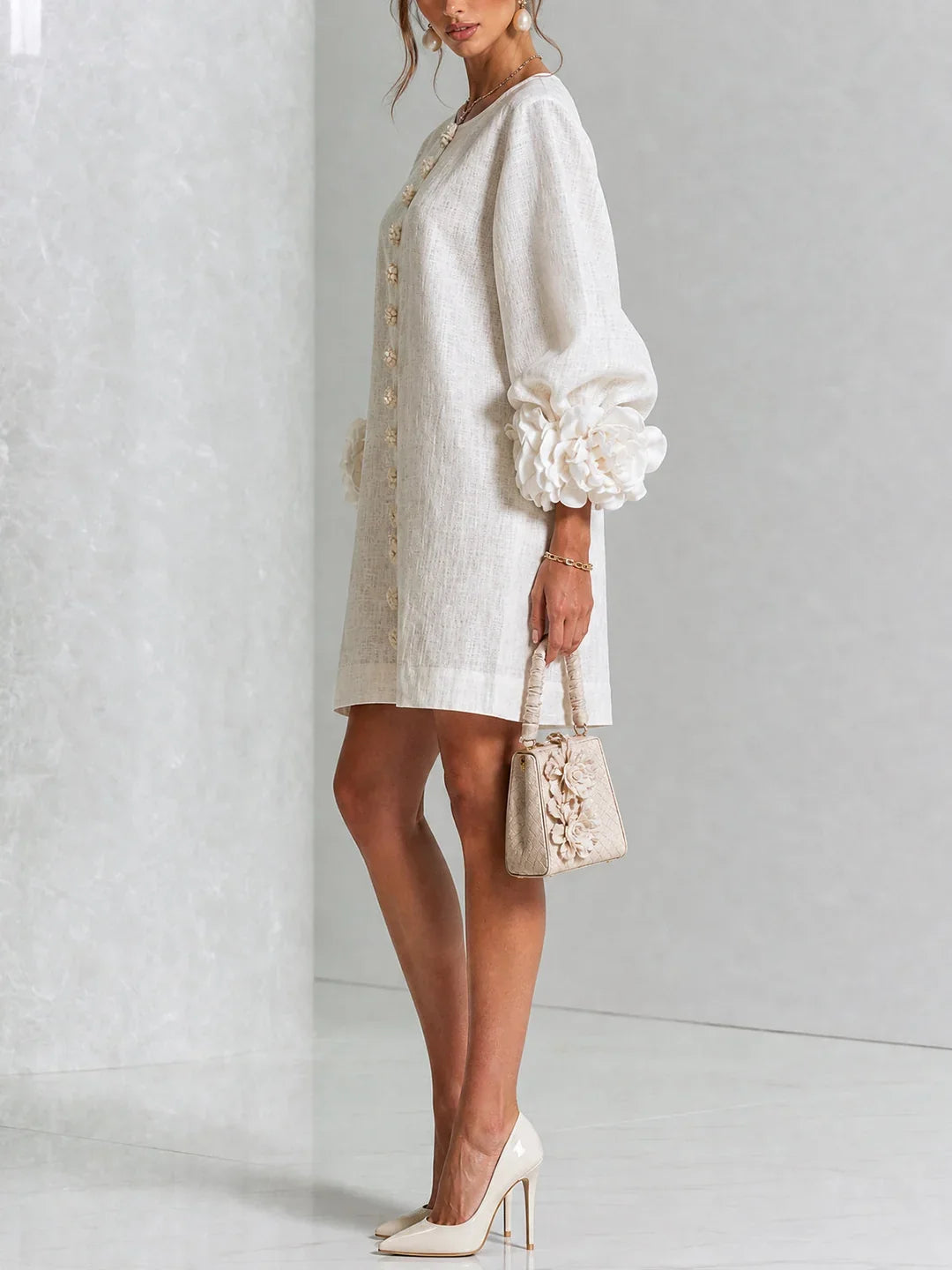 Elvira | Vestito Mini Bianco con Bottoni Floreali e Maniche Floreali