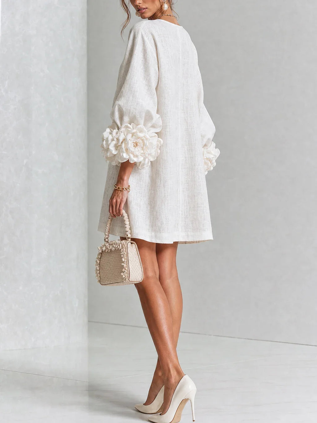 Elvira | Vestito Mini Bianco con Bottoni Floreali e Maniche Floreali