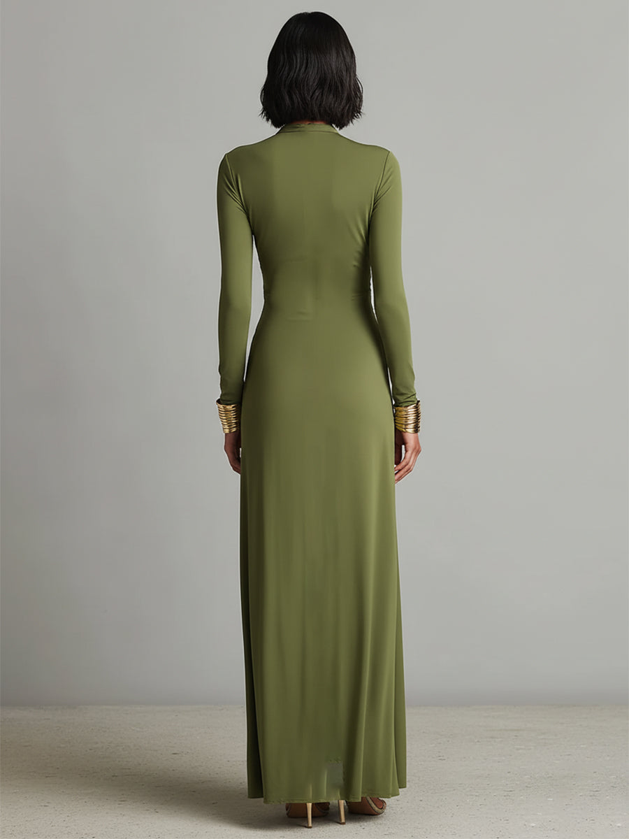 Abito lungo glamour verde oliva in seta elasticizzata con profondo scollo a V e dettagli arricciati