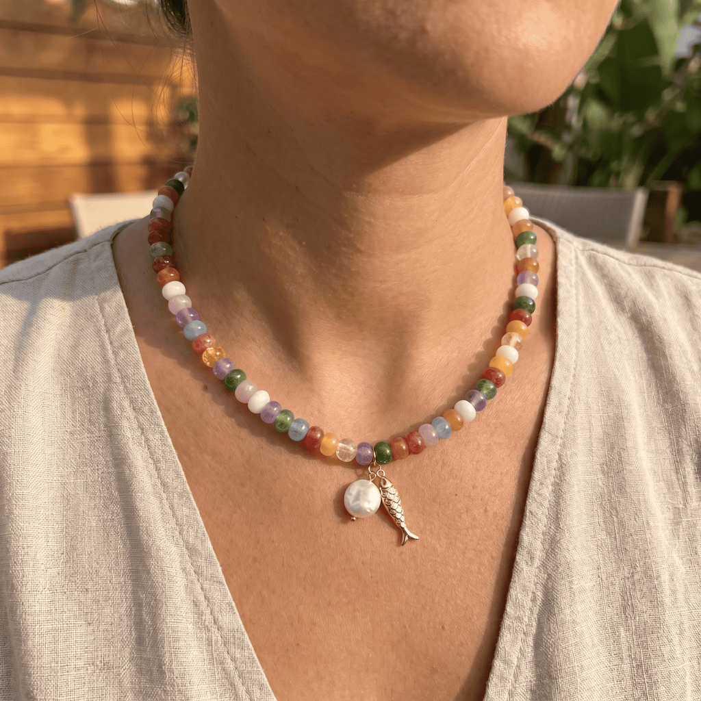 COLLANA DI PERLINE A FORMA DI PESCE DAI COLORI CANDY