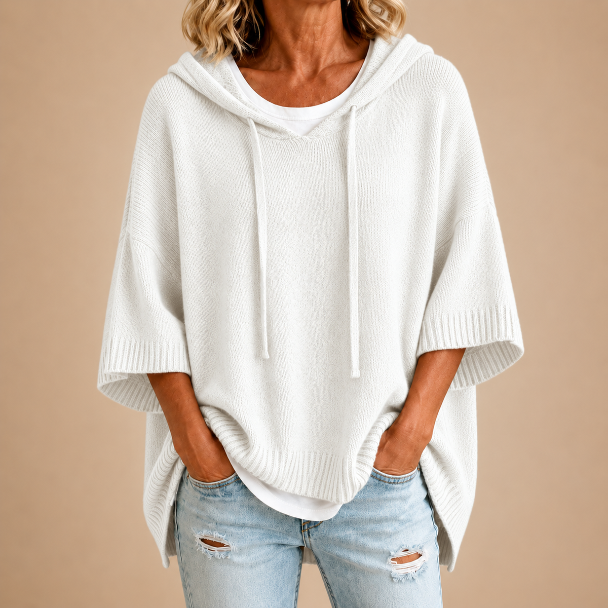 MIRELLA | PONCHO IN MAGLIA CON CAPPUCCIO